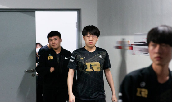 面手球员进 面手球员进